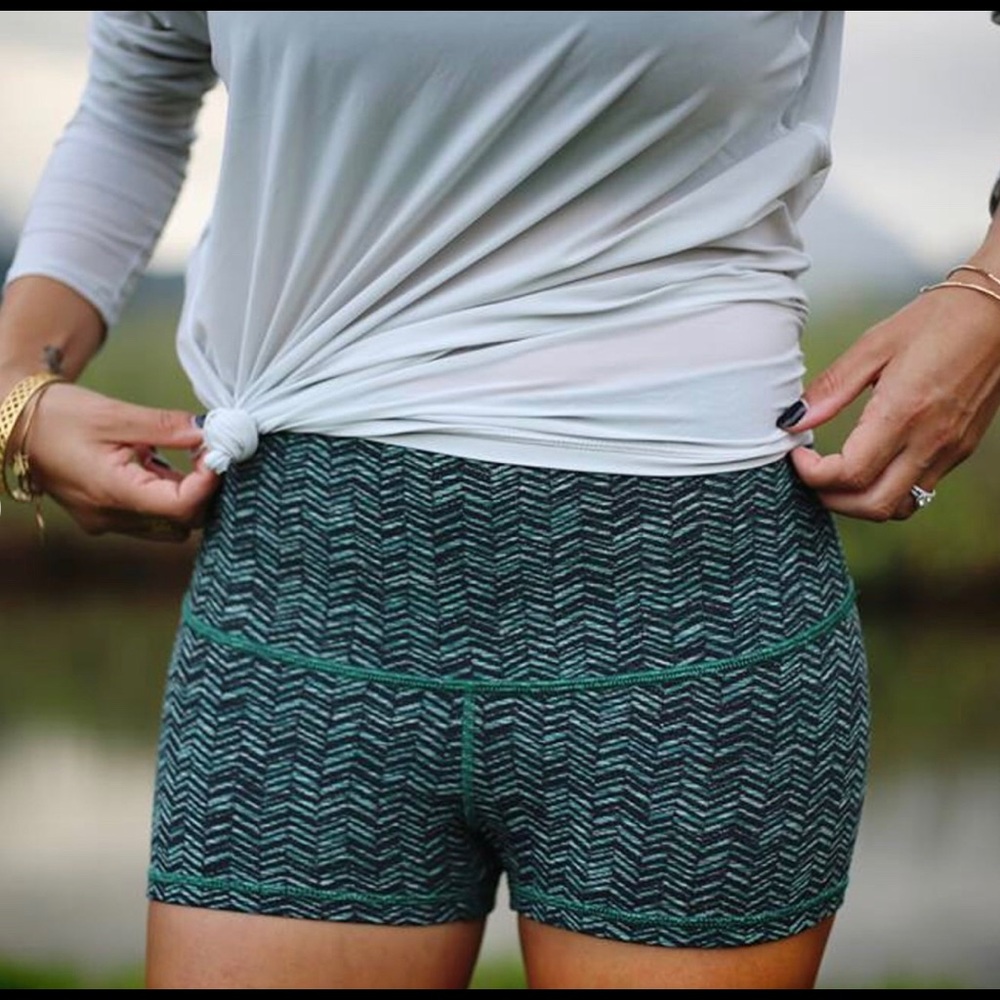Lululemon Boogie Short (Roll Down) 6 EUC